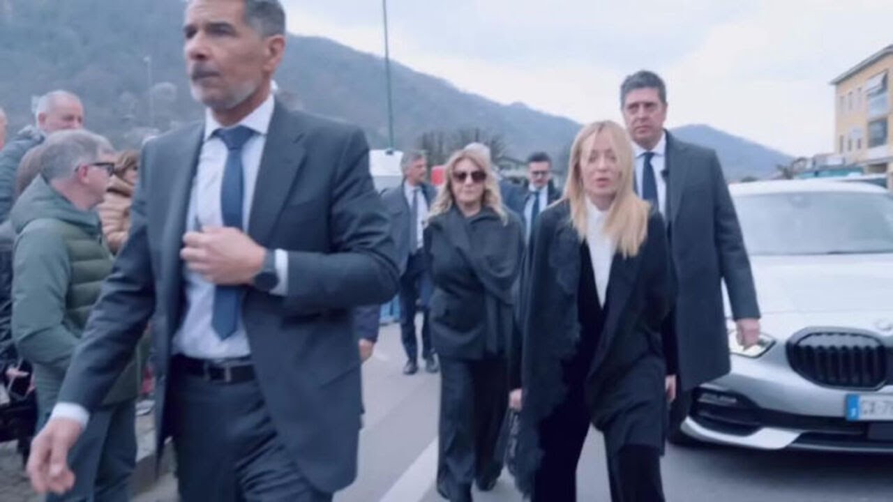 Meloni arriva a Pontida per i funerali di Umberto Bossi