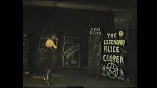 Alice Cooper - Skeletons In The Closet