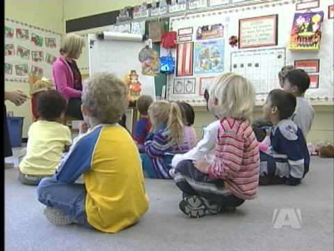 NDPのキャロル・ジェームズ党首、教育の記録について州を非難 (NDP Leader Carole James Blasts Province on Education Record)