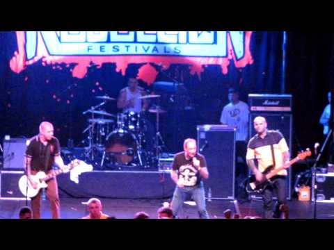 OLD FIRM CASUALS *Violence in our minds (with Roi Pearce)*  Live In Blackpool 2011