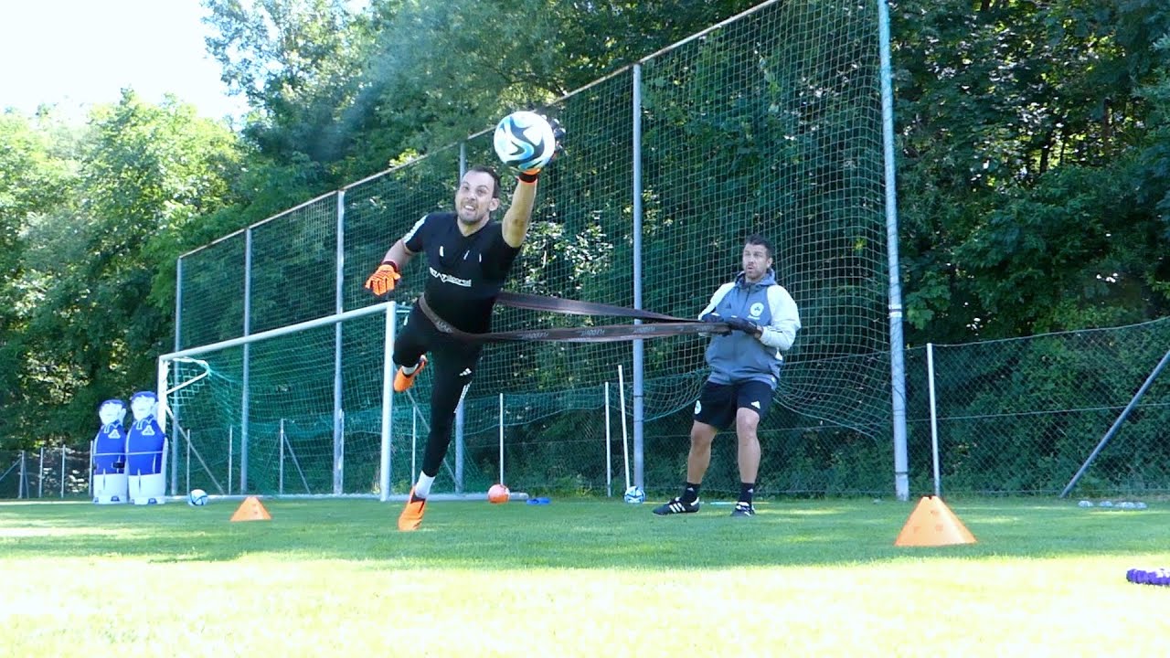 Special training for the goalkeepers | pao.gr