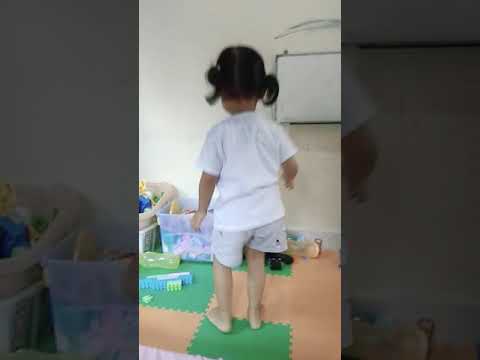 Little girl cute Vio Dance with BlackPink music