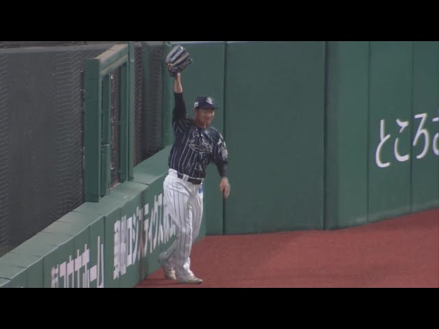 【ファーム】ビッグプレー!! ライオンズ・鈴木将平 フェンスに激突しながらもアウトに!!  2024年8月17日 埼玉西武ライオンズ 対 オイシックス新潟アルビレックスBC