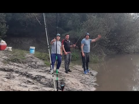 Pesca con amigos en arroyo de caseros entre rios