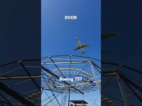Boeing 737 #vor #dvor #dme #plane #landing #aviation #aircraft #airport #fly #pilot #antenna #ils