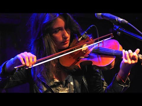 download lagu mp3 mp4 Adella Paris, download mp3 Adella Paris free downloadn, video klip Adella Paris