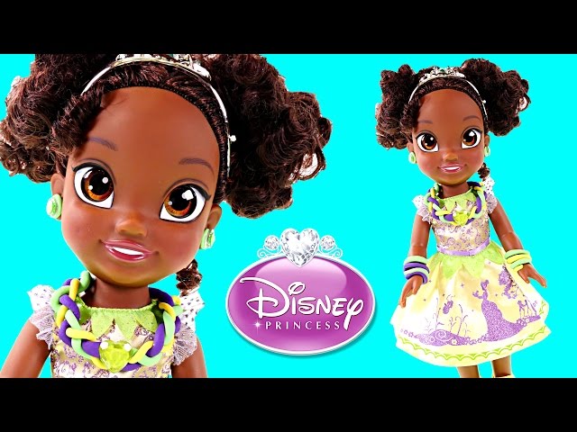 Vídeo relacionado con Disney Store Official, Tiana y el Sapo, Tiana, muñeca clásica, 29 cm, muñeca de Princesa Disney Totalmente posable con un Elegante Vestido, Incluye Cepillo de Juguete, para Mayores de 3 años