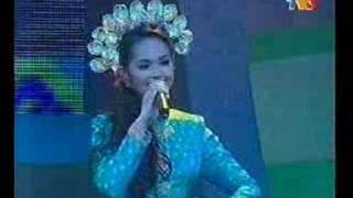 Download lagu Siti Nurhaliza Tari Tualang Tiga mp3