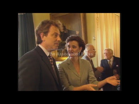 UK: LONDON: PRIME MINISTER TONY BLAIR HOSTS SHOW BUSINESS PARTY