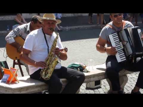 MUSIC AT PIAZZA NAVONA IN ROME