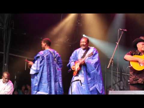 Al Vaiven De Mi Carreta by Afrocubism at Womad 2011