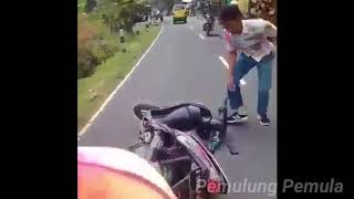 Download lagu KONVOI KELULUSAN 2018, SISWA INI KECELAKAAN SAMPAI ROBEK CELANA LOL mp3