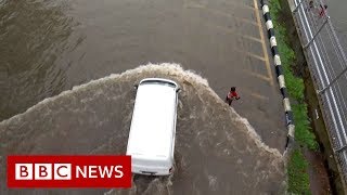 Download lagu Banjir Jakarta: Ribuan orang dievakuasi - BBC News mp3