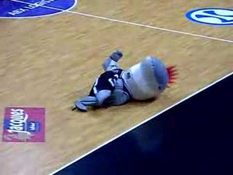 Elvis (L-Vis) basket Oostende