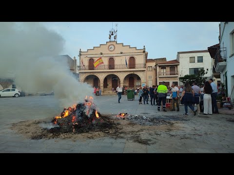 Hoguera de senserina en Villarino por San Juan de Sahagún