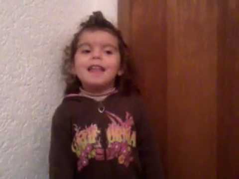 Ruvejda duke recitu vjershe