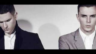 Hurts - Devotion +  lyrics