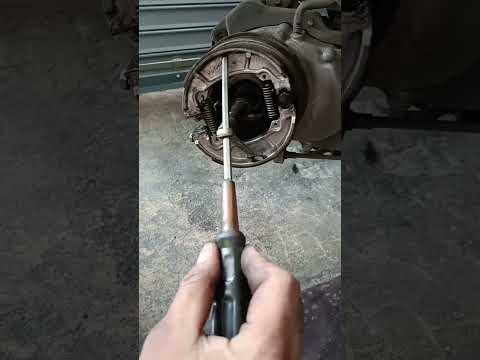 วิธีนี้ก็ง่าย การใส่ผ้าเบรค👍🥰 #fcmoto #automobile #automotivetools #motorcycle #ช่างซ่อมมอไซค์