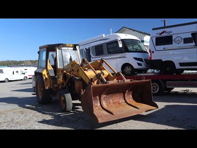 899853 Massey Ferguson 50 B tractor with bucket
