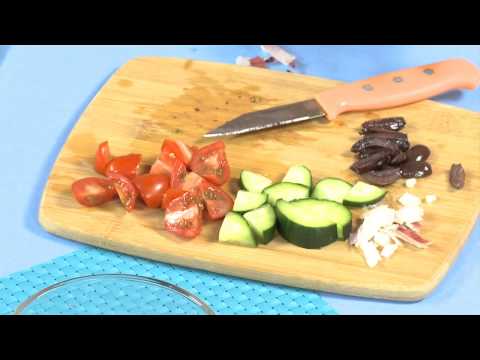 Hummus Vegetable Pita Pizza: Dormet Dining Lite