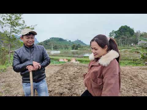 Tham helps Duyen with gardening and asks her out on a date.