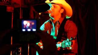 Justin Moore Rocks Nolas !