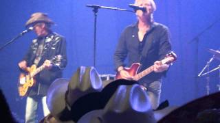Tom Cochrane &amp; Red Rider - The Untouchable One (Live)