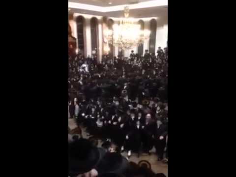 Satmar Rebbe @ Hachnosas  Sefer Torah In Boro Park - Adar I 5776