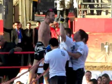 Chris Saunders VS. Cleber Luciano