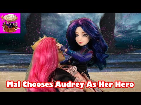 Mal Chooses Audrey - Episode 60 Disney Descendants Friendship Story Play Series