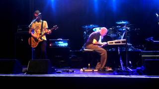 Rudess and Wilson perform Even Less