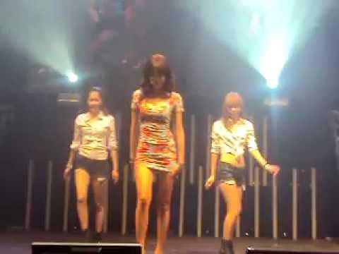 111205 United Cube London Concert - HyunA Performing Bubble Pop!