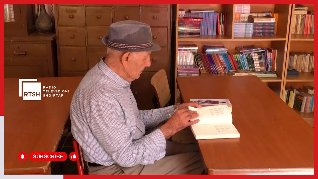 Dashuria për librin, pasioni i 90-vjeçarit nga Devolli që lexon çdo ditë