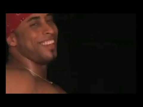 Ricardo Milos sensualizando.