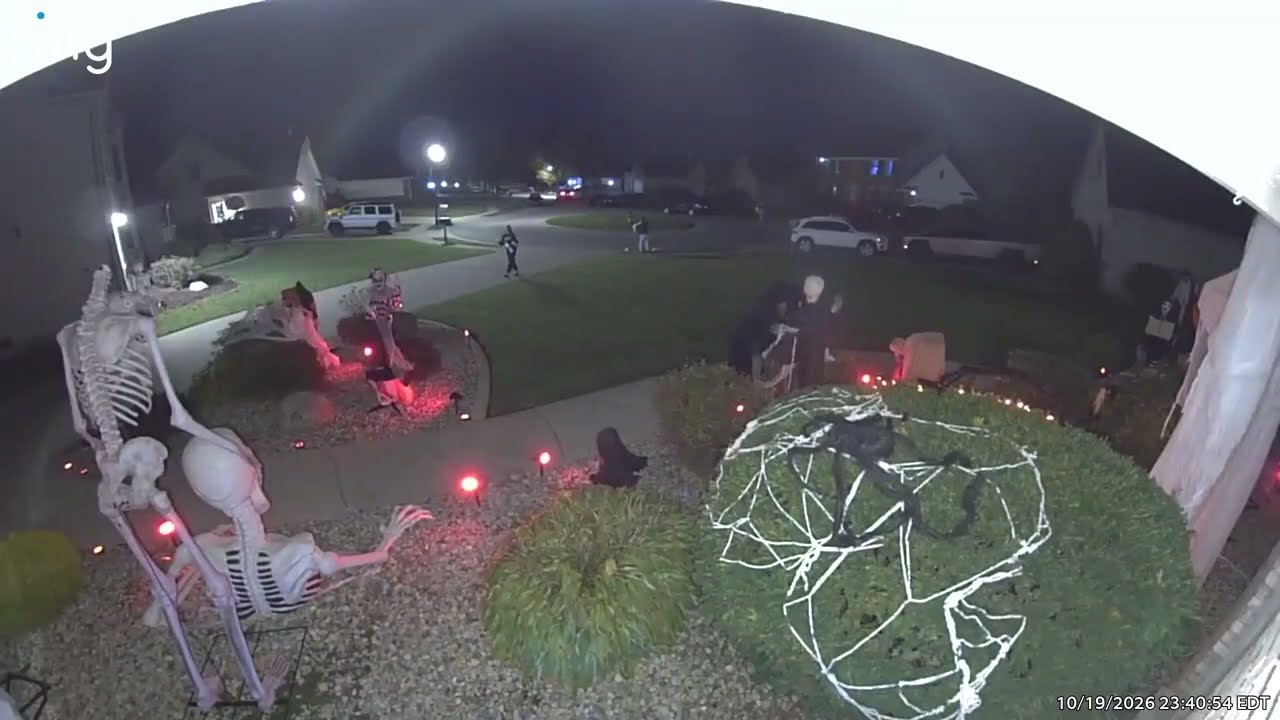 Halloween Skeleton Thwarts Young Pranksters || ViralHog