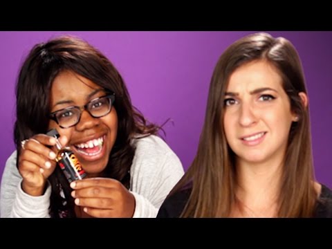 女性がバッグの中に入れている奇妙なもの (Weird Things Women Keep In Their Purses)