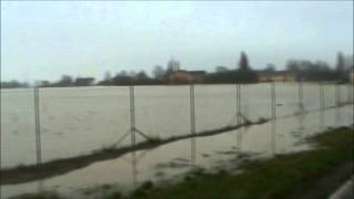 preview picture of video 'inondazione delle campagne di gorghetto frazione di bomporto provincia di modena dal fiume secchia'