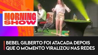 Bebel Gilberto é criticada após pisar na bandeira do Brasil