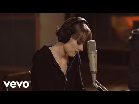 Sasha Alex Sloan - Dancing With Your Ghost (Acoustic Video)