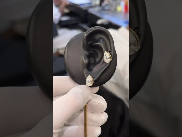 حلق سوليتير دمعة - 2 قيراط  لكل ألماسة