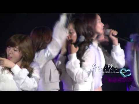 [Fancam] 100417 Taeyeon•Yuri SNSD - Kiss??@1st Asia tour in Shanghai