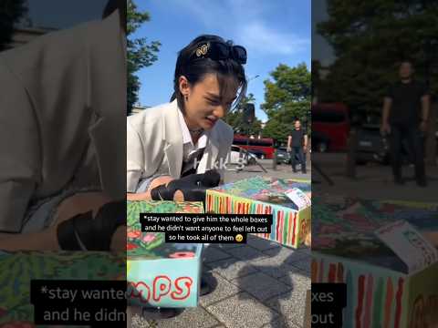 the way he took all the boxes so no one feels left out has my whole heart 🥹 #hyunjin #straykids