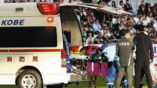 🚑【衝撃】試合中に救急車がピッチへ…頭部衝突の緊迫瞬間#Jリーグ#ヴィッセル神戸#名古屋グランパス#サッカー衝撃映像#救急搬送#スポーツニュース#アクシデント#感動エピソード#スタジアム騒然