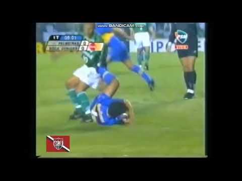Tremendo topetazo de Alex (Palmeiras) a Ibarra (Boca) Palmeiras vs Boca Final Libertadores 2000
