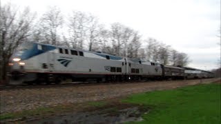 preview picture of video '10 hour late Amtrak gives horn show at Agency, Iowa'