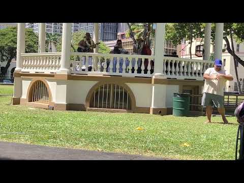 ʻUheʻuhene - "Papakōlea" with Hula