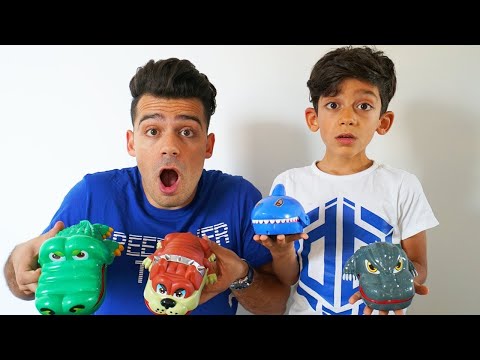 Jason e Alex giocano con i giocattoli dentati/Giocattoli divertenti ed educativi  Jason Vlogs Italia