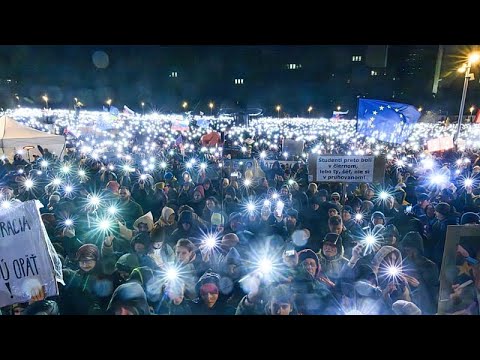 Samtene Revolution: Tausende in Tschechien und Slowakei protestieren gegen Staatsführung