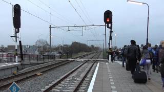 preview picture of video 'Gevaarlijk gedrag spoorwegovergang station Anna Paulowna, Dangerous action level crossing'