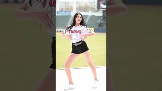 230328치어리더 김이서 직캠 New Jeans hypeboy cover 잠실야구장 응원단상